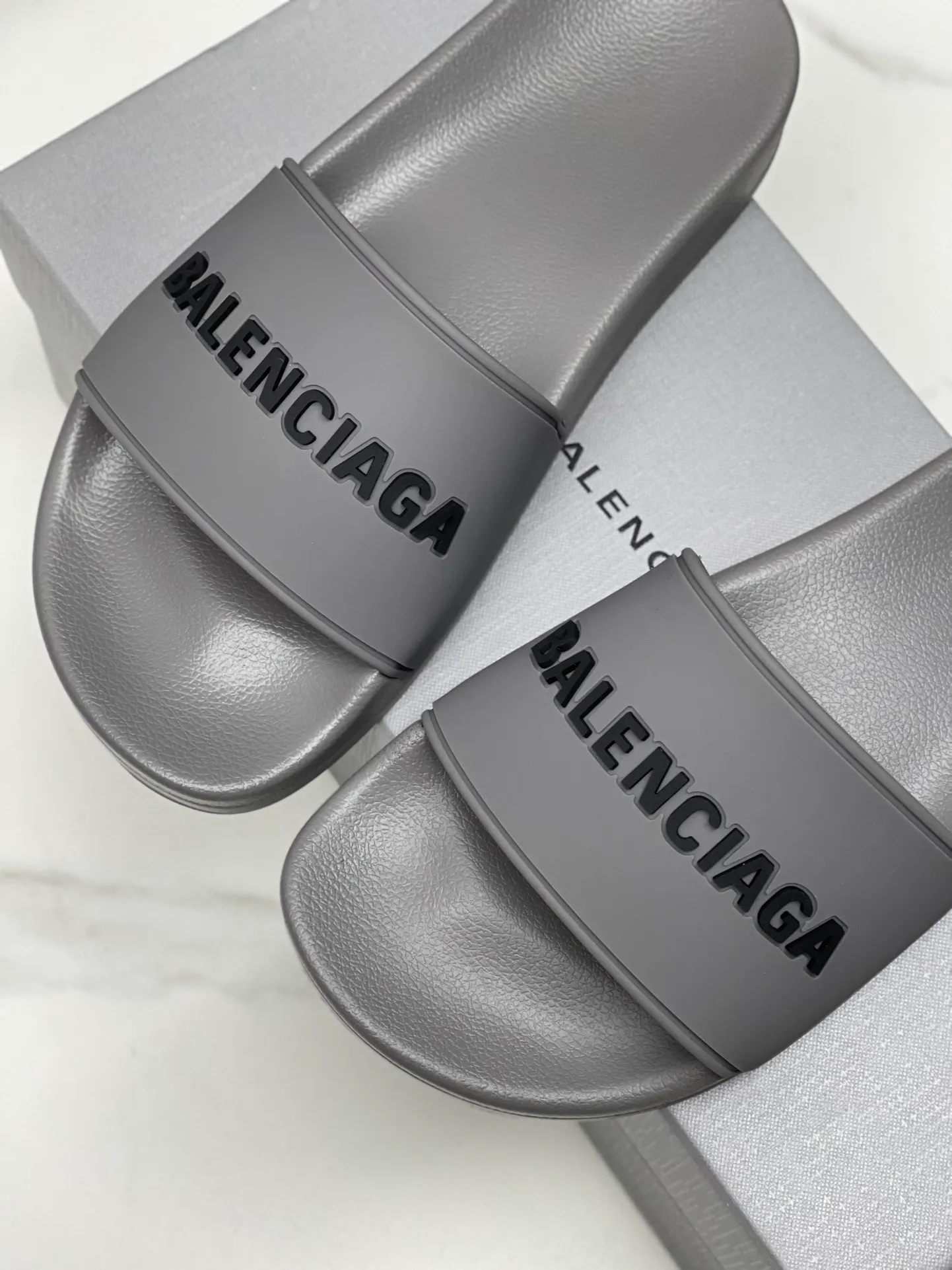 👟👟Ex-factory price 240👟👟 Women's Shoes Women's Clothing Balenciaga 2023 trendy slippers!  Balenciaga Political Campaign Latest Abrasive Development!  A favorite of European and American ladies, celebrities, and Internet celebrity girls. Exquisite uppers are hand-sewn and threaded. They are fluffy and soft, skin-friendly and soft, a must-have for summer. Fashionable but not overly ostentatious. Original natural rubber non-slip and wear-resistant sole. Size 35-40, 39-45 matching counter latest original packaging.